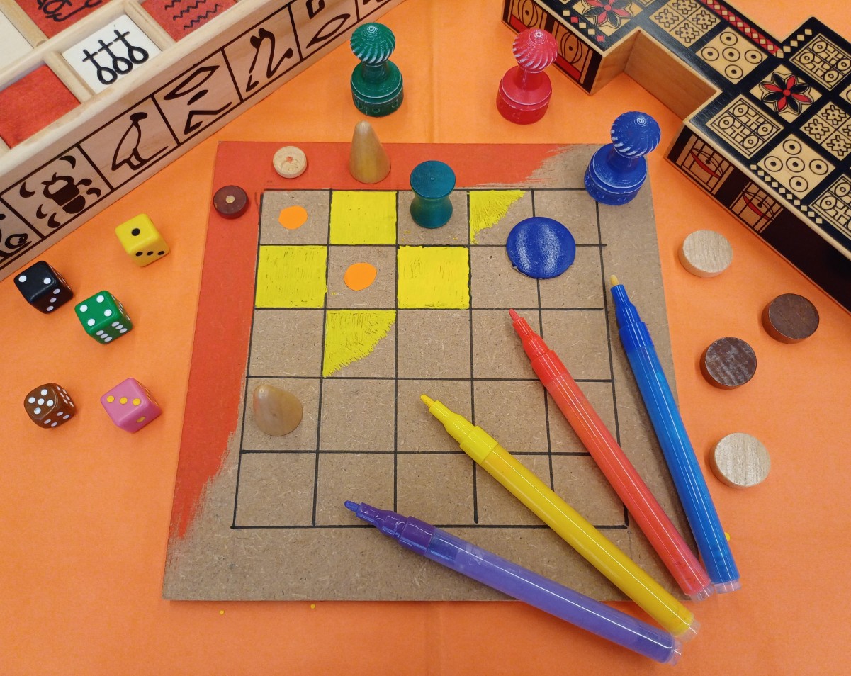 bild på egengjort brädspel